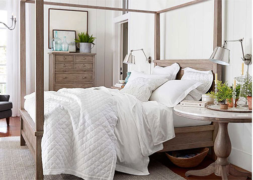 Low-Poster and Four-Poster Low-Poster and Four-Poster
