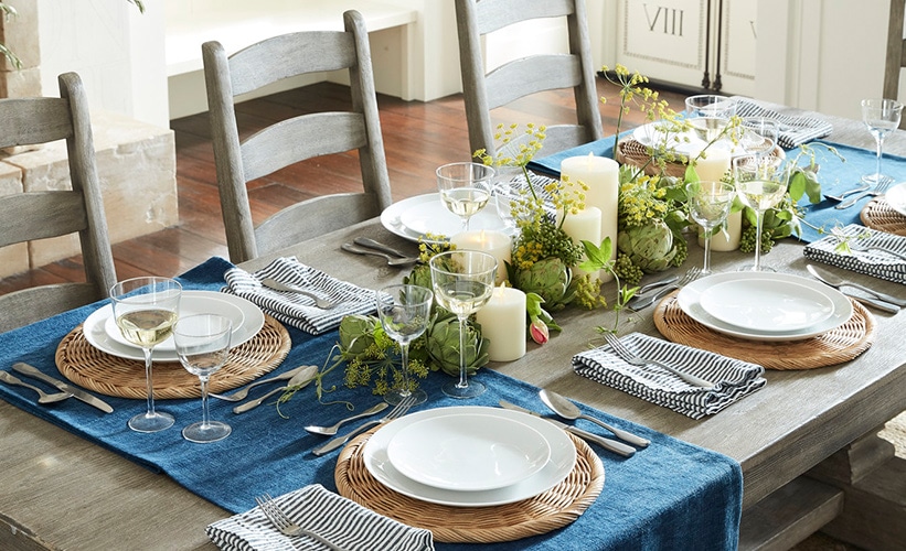 table runner and napkins