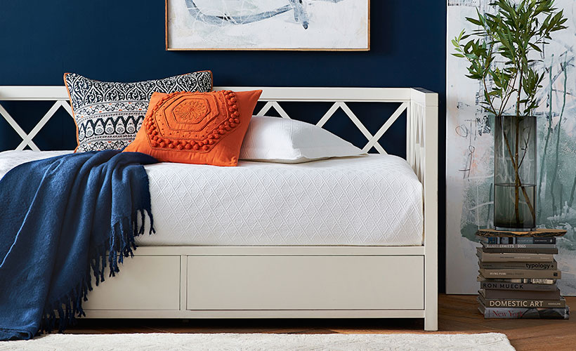 How to Spruce Up Your Daybed