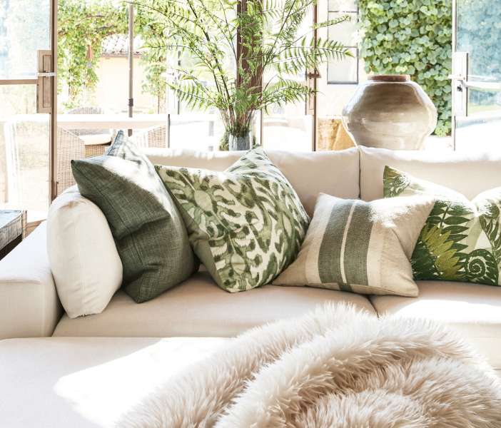 Floor Pillows And Cushions: Inspirations That Exude Class And