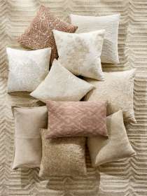 Pillows & Decor