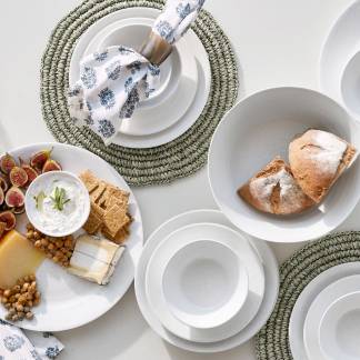 How to Set Dinnerware: Expert Tips for a Perfect Table Setting