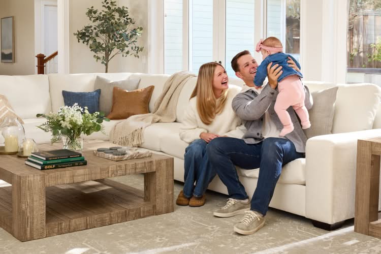 アメリカ発の人気家具メーカー potterybarn(ポッタリーバーン)のコンパクトチェストです。スクエア型の引き出しとアイアンの把手がレトロなデザイン。リビング、玄関先などのちょっとした収納に便利♪DE105 アメリカ発の人気家具メーカー potterybarn(ポッタリーバーン)の