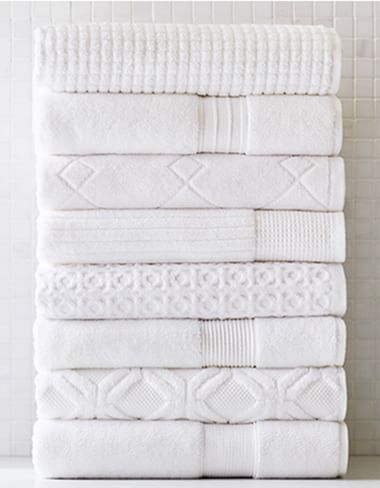 white decorative bath towels