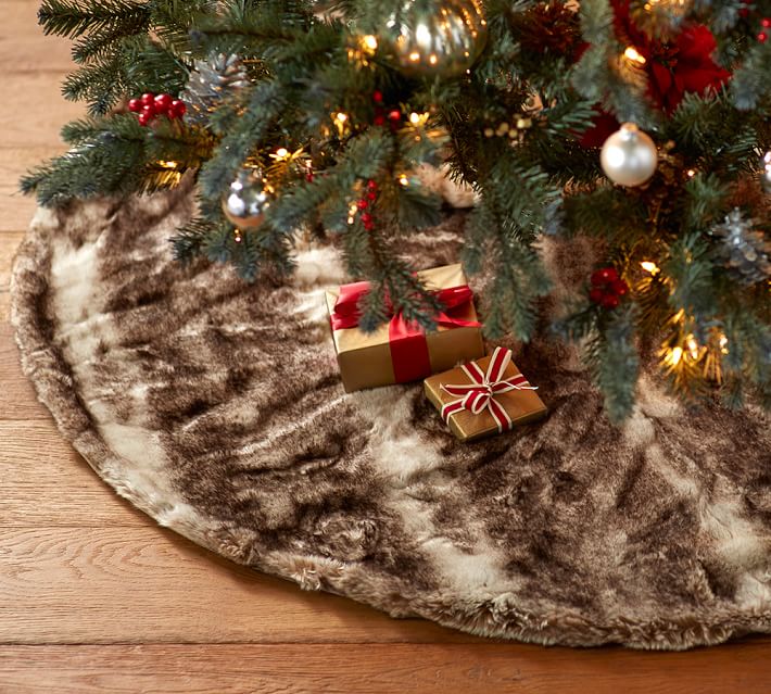 plush faux fur tree skirt