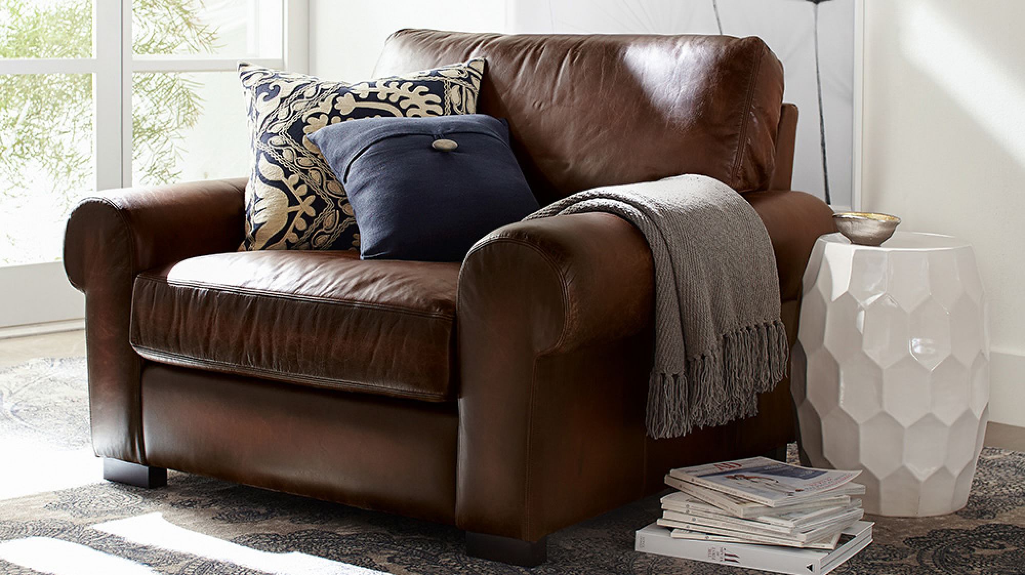 pottery barn turner roll arm leather sofa reviews