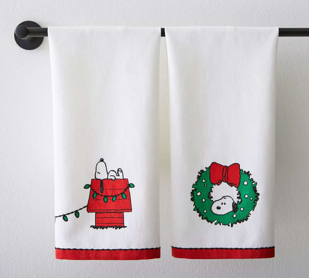Peanuts Set of 2 Holiday Guest Towels