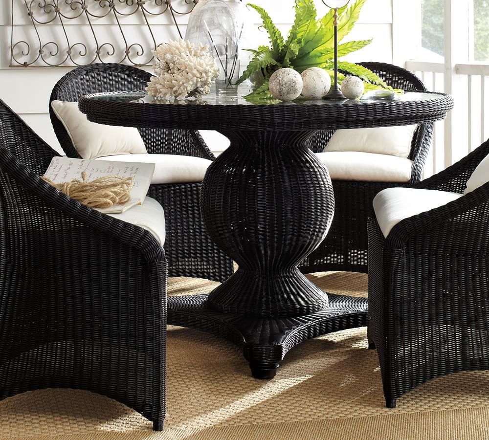 outdoor wicker round table