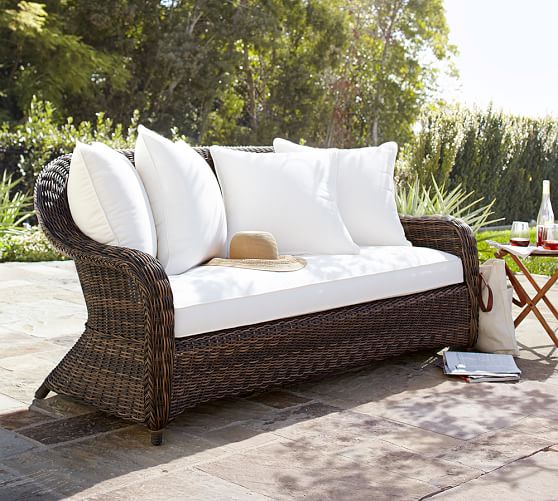 wicker roll arm chair