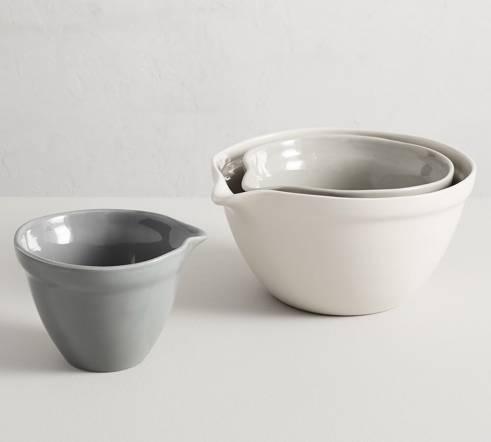 ceramic mixing bowls with spout