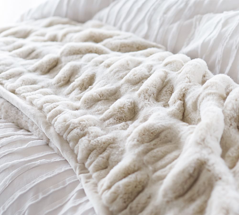 DOUBLE RUCHED FAUX FUR THROW BLANKETS