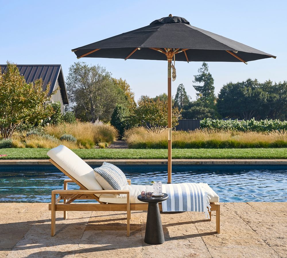 Round Outdoor Umbrella Outdoor Umbrellas Pottery Barn