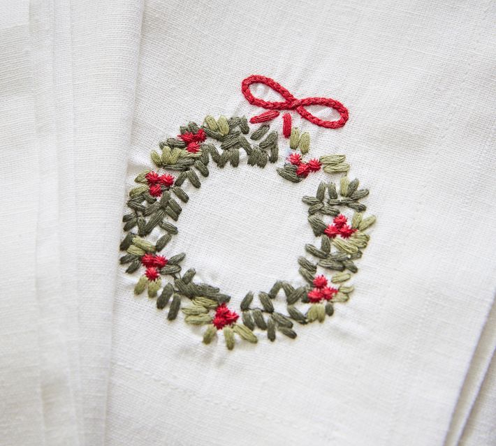 Holly Wreath Embroidered Dinner Napkins - Oatmeal Lace