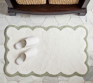 Illaria Gray Scalloped Tufted Bath Mat