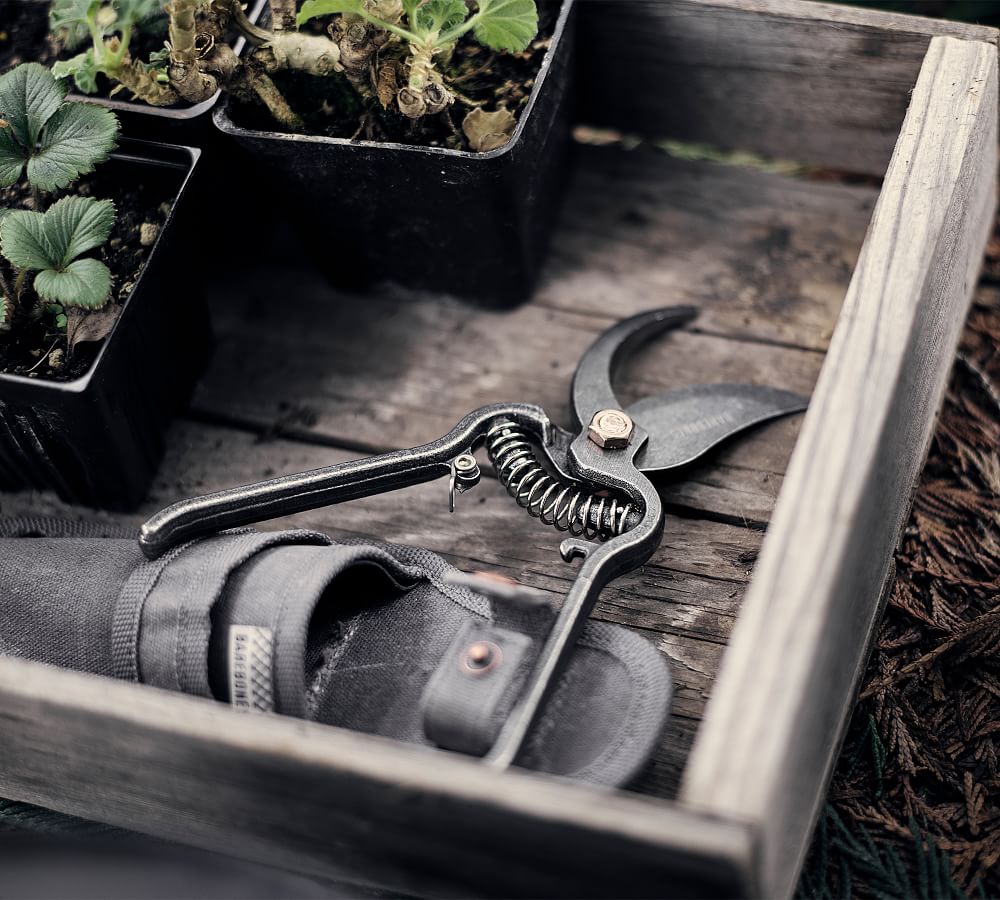 Pruner and Sheath Gardening Tool
