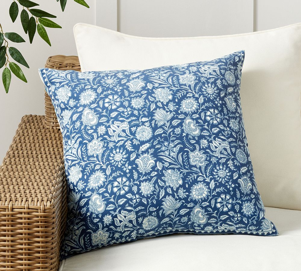 Outdoor pillows 2025 pottery barn