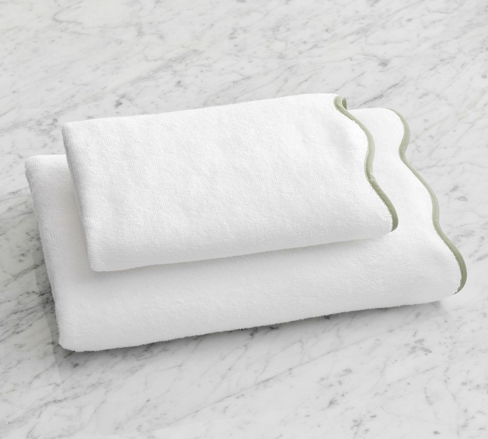 Julia Berolzheimer Lucy Scalloped Bath Towel - Green Trim