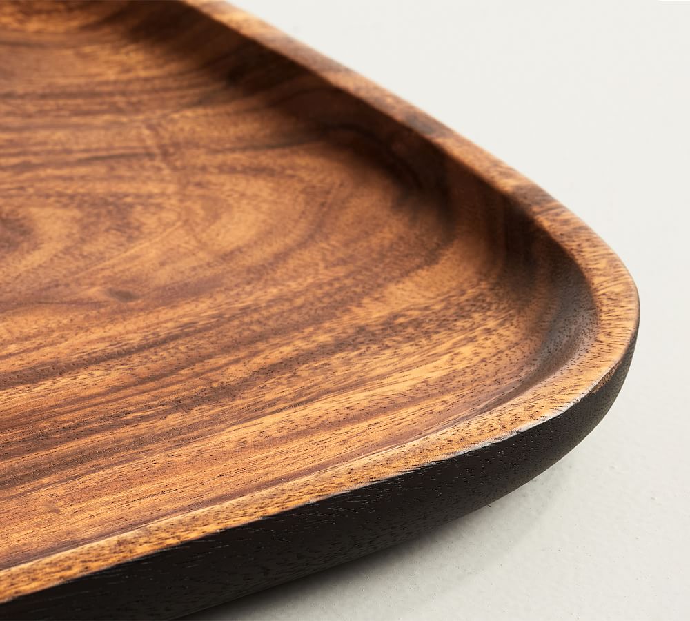 Handcrafted Reclaimed Wood Serving Tray: Sustainable and Stylish