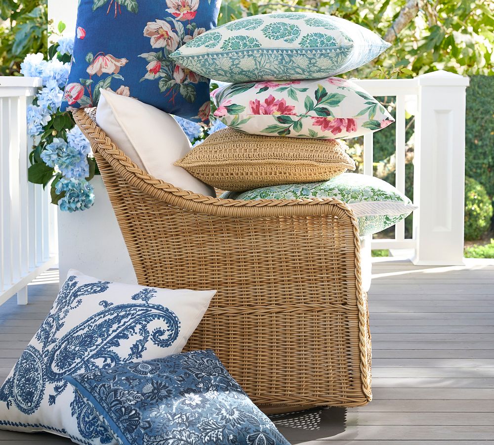 Outdoor pillows best sale pottery barn