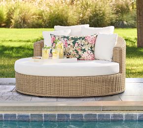 Huntington Wicker Round Swivel Outdoor Daybed (56