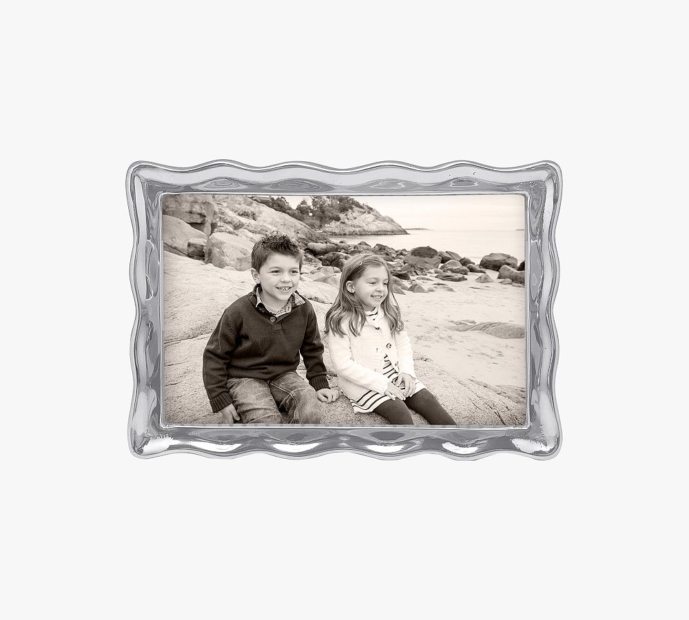 Waved Recycled Metal Frame