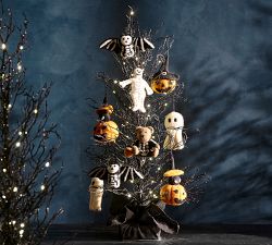 Twinkling Halloween Tree