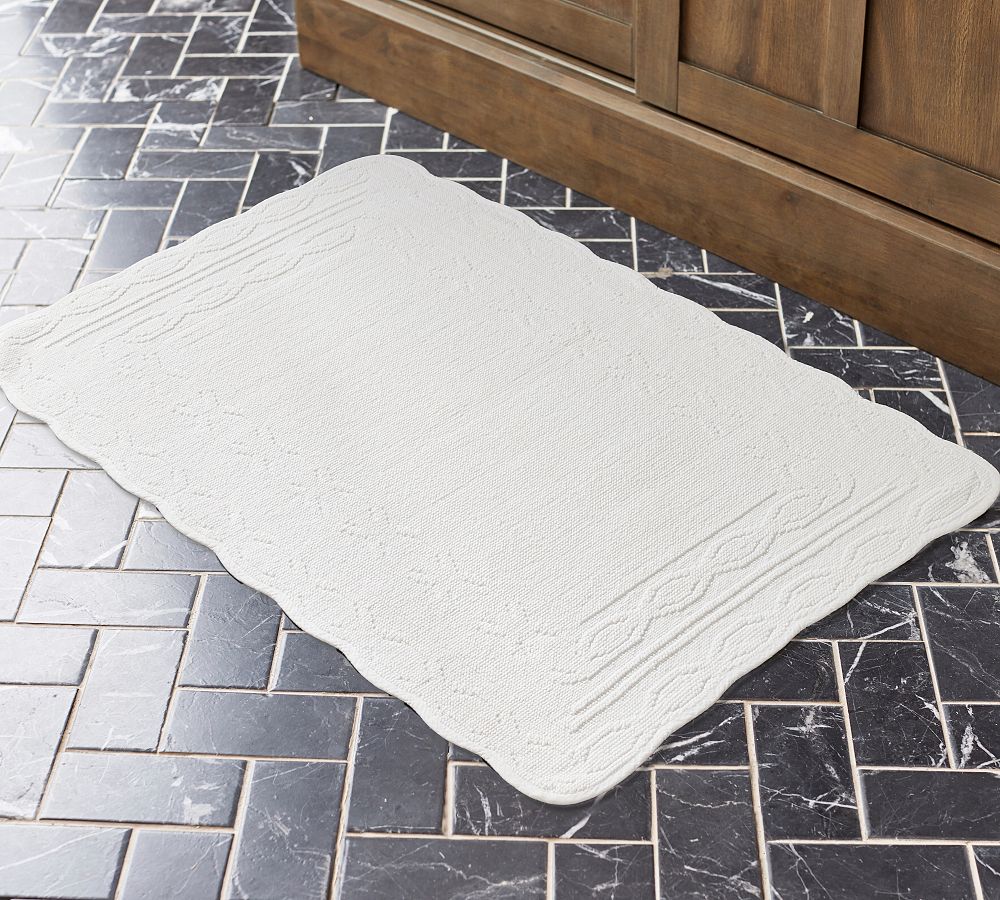 Heirloom Scalloped Bath Mat