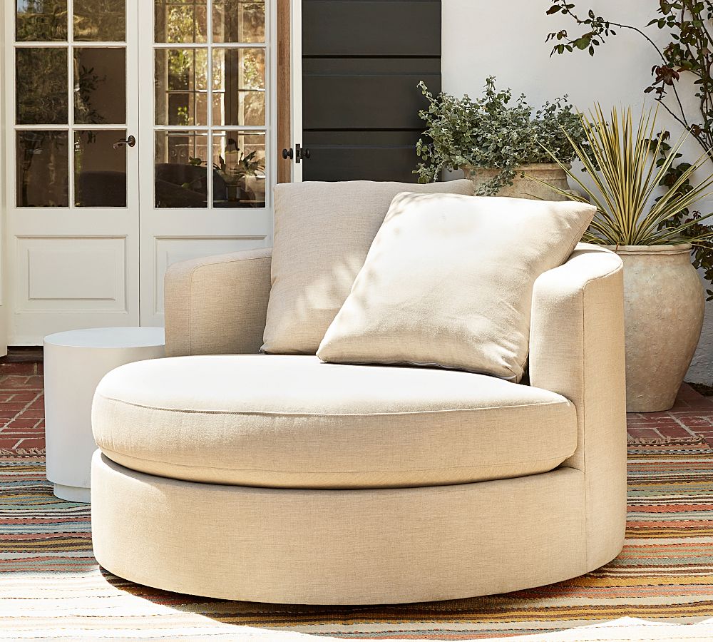 Balboa Upholstered Swivel Grand Outdoor Daybed