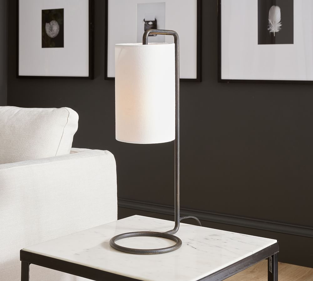 Erin Metal Table Lamp (22&quot;)