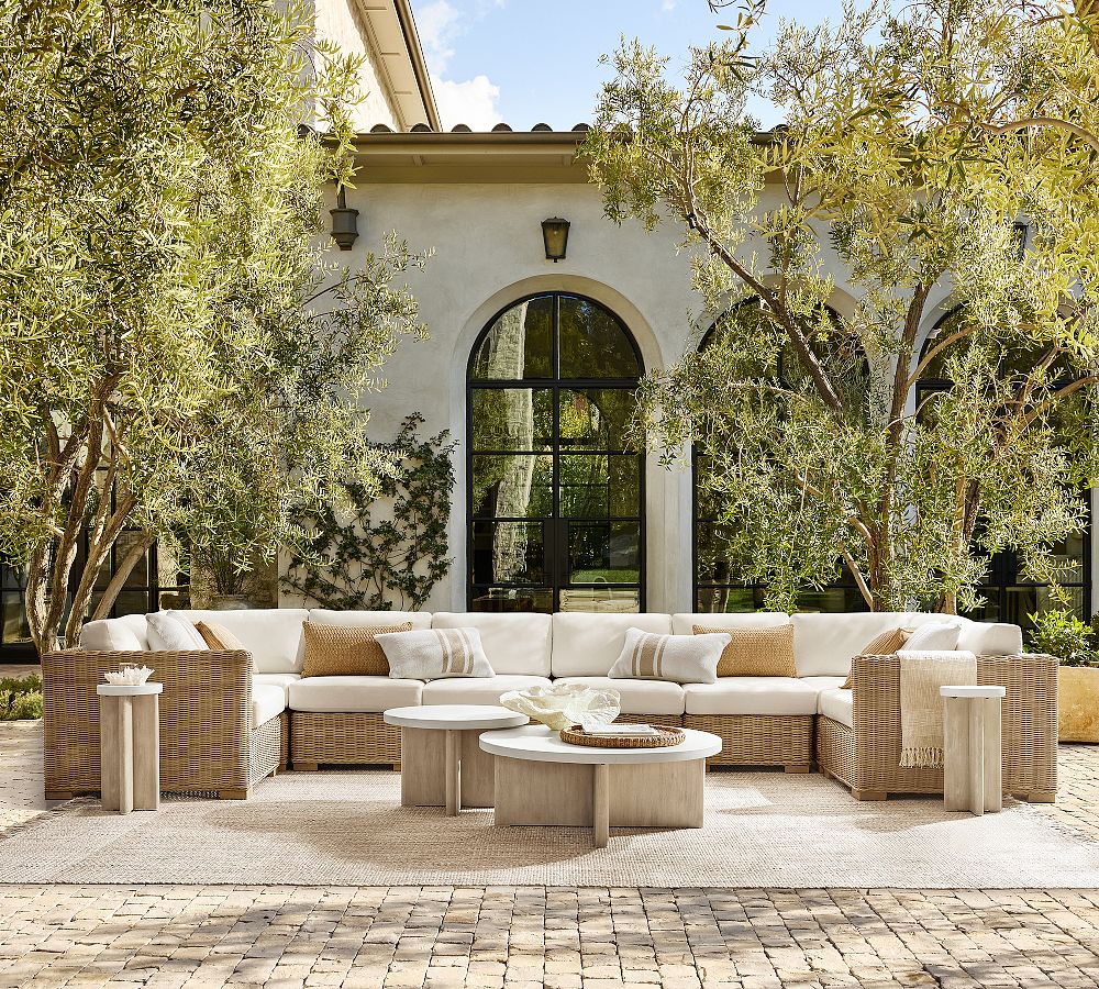 Huntington Wicker Square Arm 8-Piece  U-Shaped Outdoor Sectional (100&quot;)