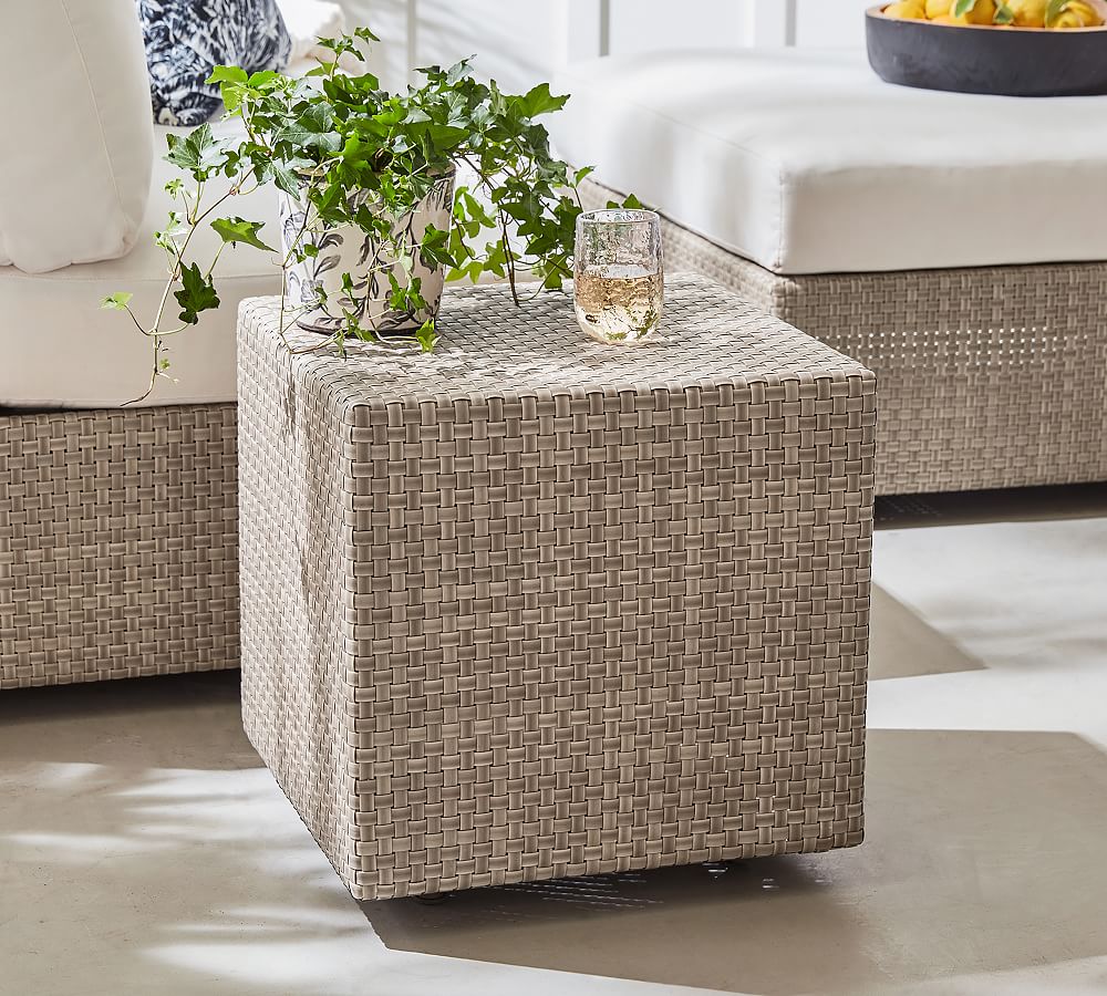 Belvedere Wicker Bunching Cube Outdoor Side Table (18&quot;)