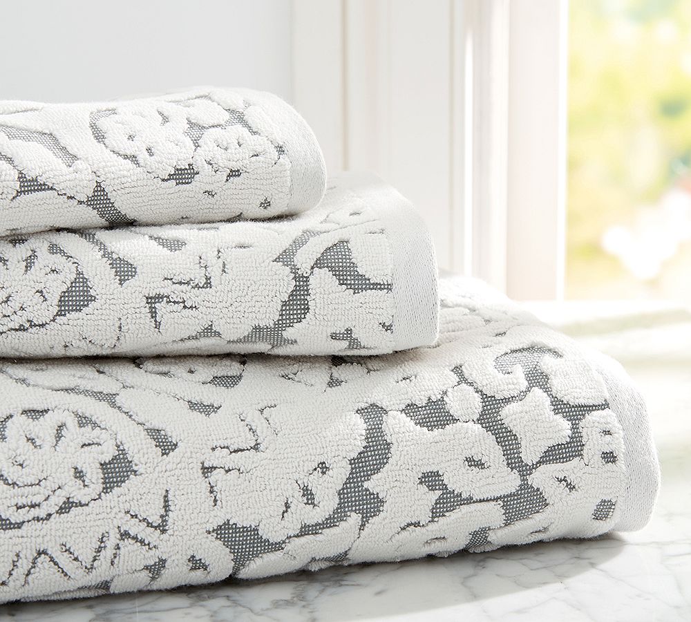 Sammie Tile Sculpted 650-gram Weight Bath Towel