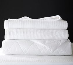 SleepSmart&#8482; Temperature Regulating Brushed Cotton Quilted Blanket