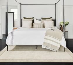 Kari Handcrafted Border Rug