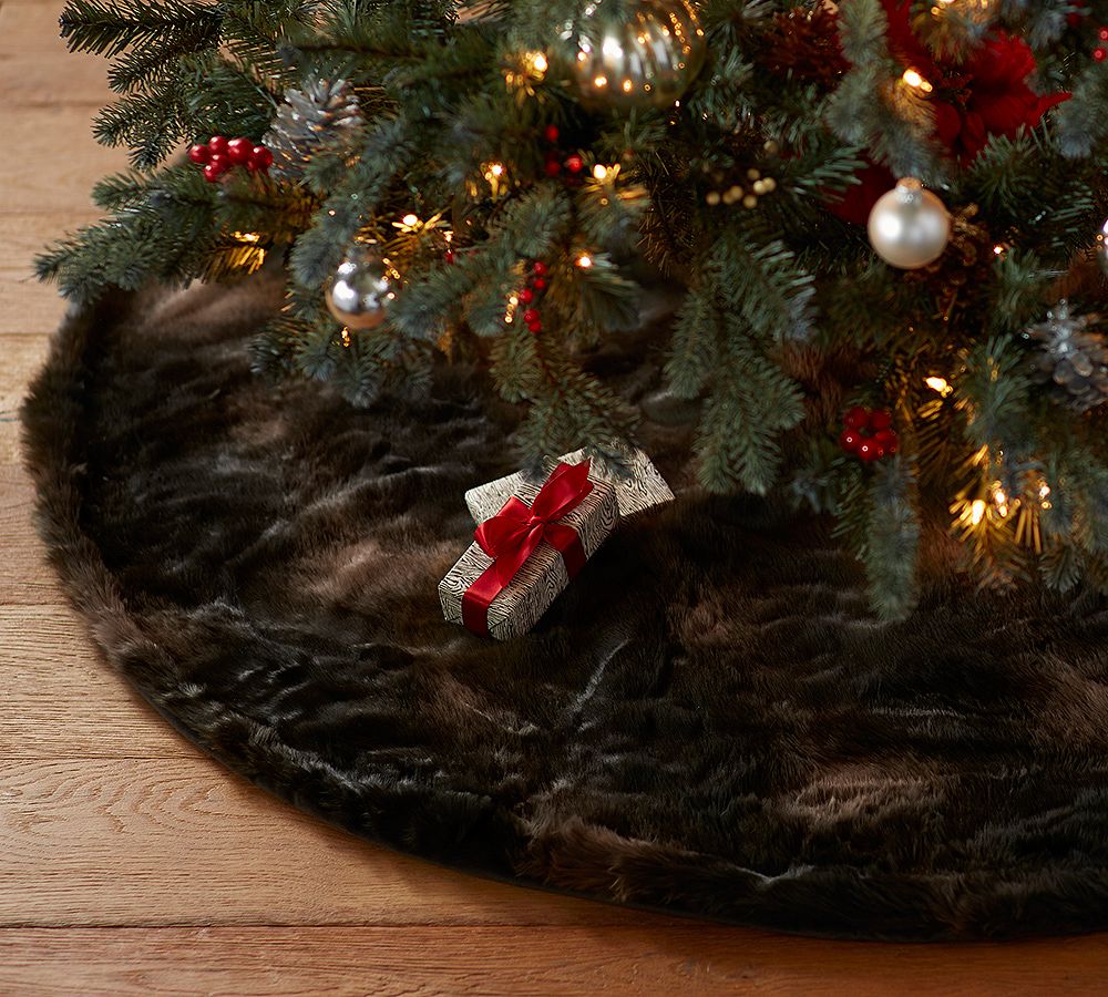 Faux Fur Tree Skirt - Brown Bear