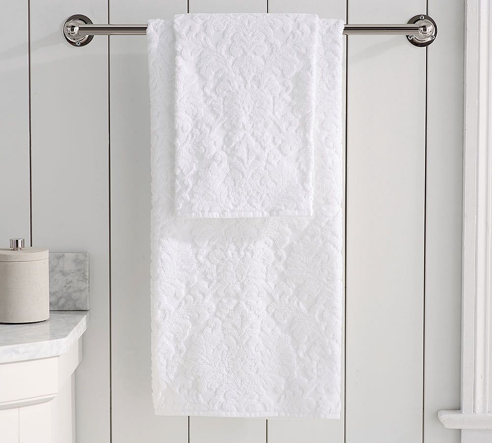 Jacquard Medallion Aerospin&#8482; Quick-Dry Sculpted Bath Towel