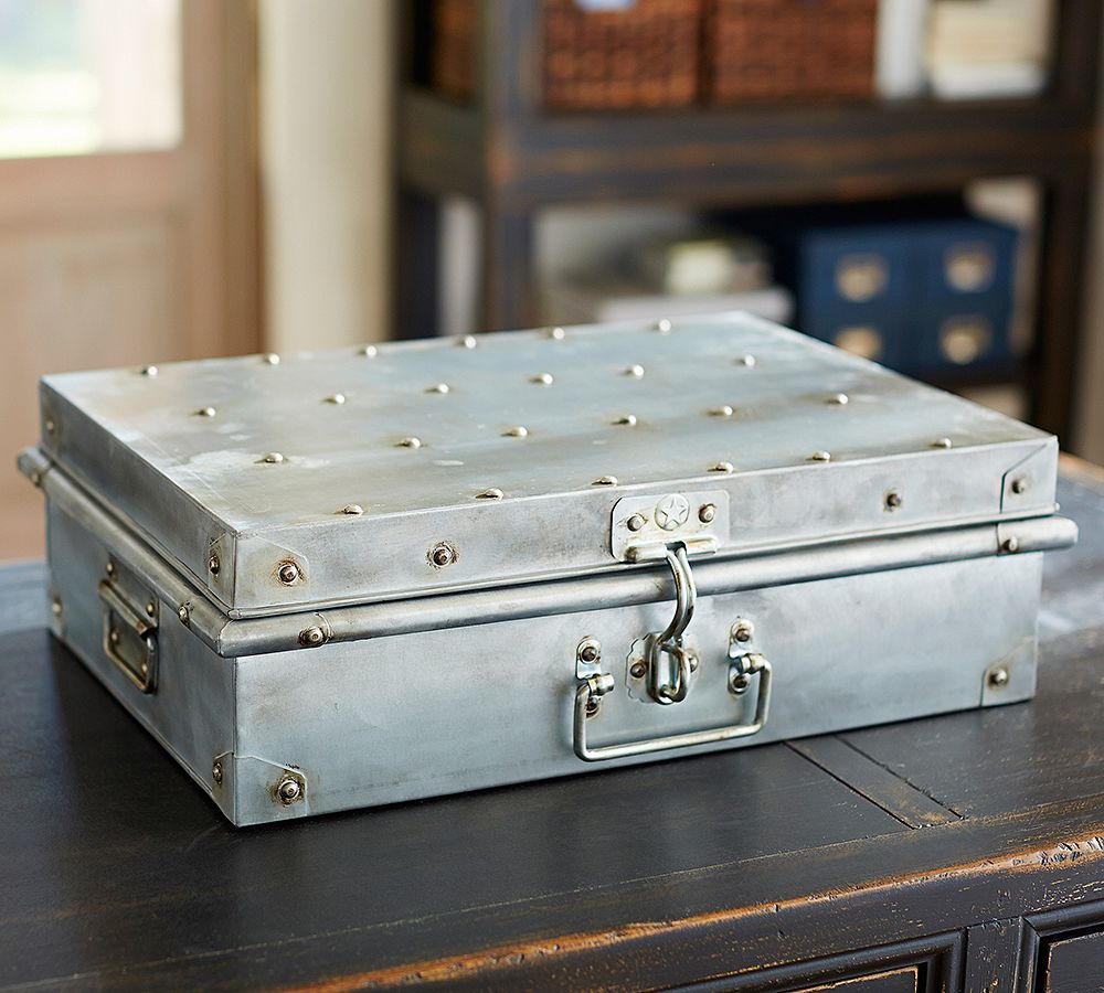 Calvin Metal Trunk