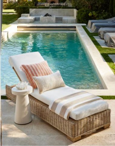 Outdoor Chaises &amp; Daybeds