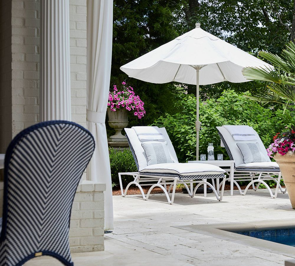 Linus Wicker Outdoor Chaise Lounge