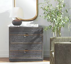 Barren 4-Drawer Chest (32&quot;w)