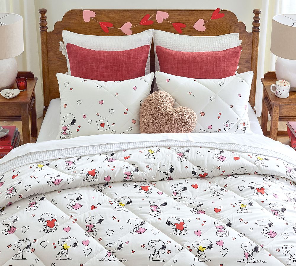Peanuts Snoopy&#8482; Hearts Comforter