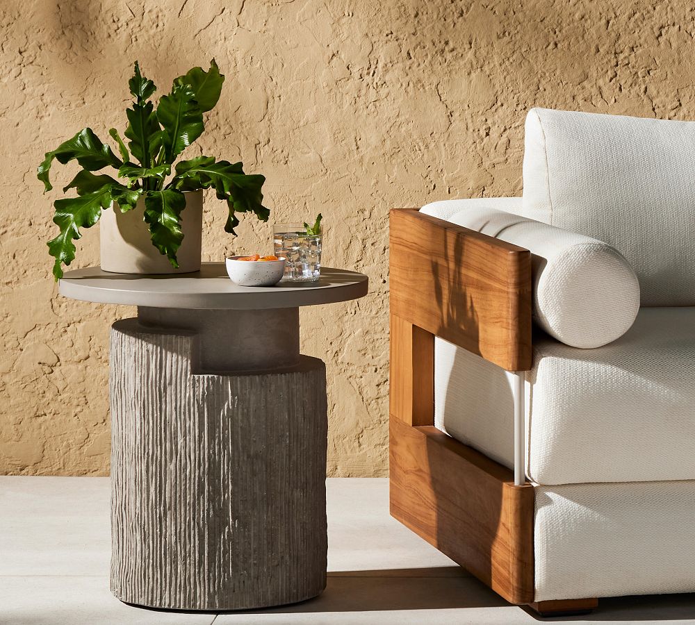 Temper Concrete Round Outdoor End Table (20&quot;)