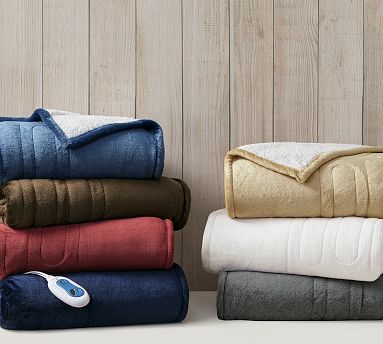 Open Box: Woolrich Heated Plush To Berber Blanket