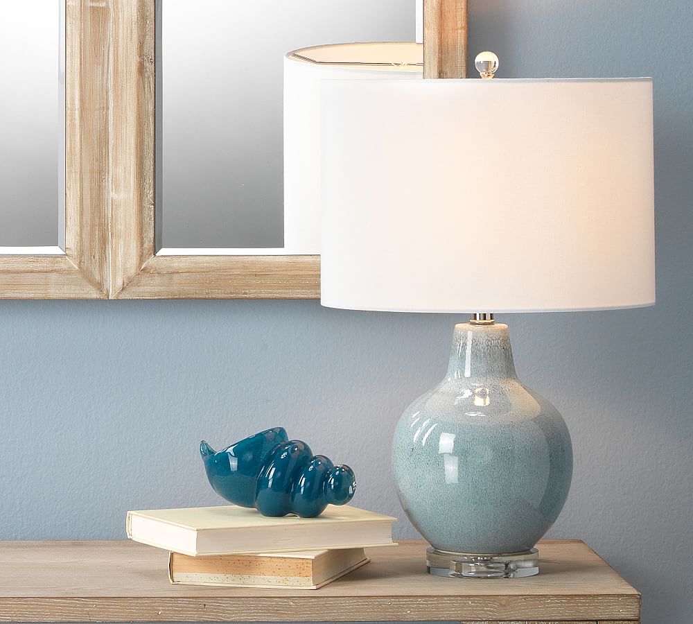 Bantam Ceramic Table Lamp (22&quot;)