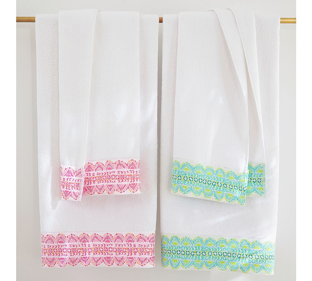 Lilly Pulitzer It's Impawsible Geo Border Towel