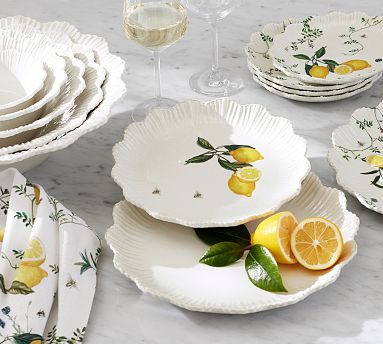 Monique Lhuillier Fluted Outdoor Melamine 16-Piece Dinnerware Set
