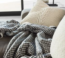 Houndstooth Sherpa Back Fringe Throw