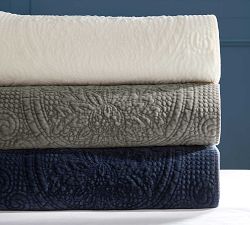 Velvet Medallion Quilt &amp; Shams