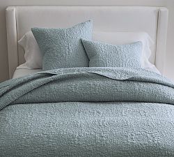 Open Box: Belgian Flax Linen Floral Stitch Quilt, Twin/Twin XL - Chambray/Flax