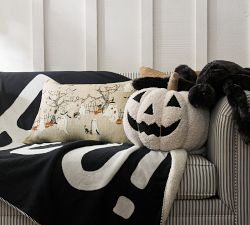 Jack-o&rsquo;-Lantern Shaped Pillow
